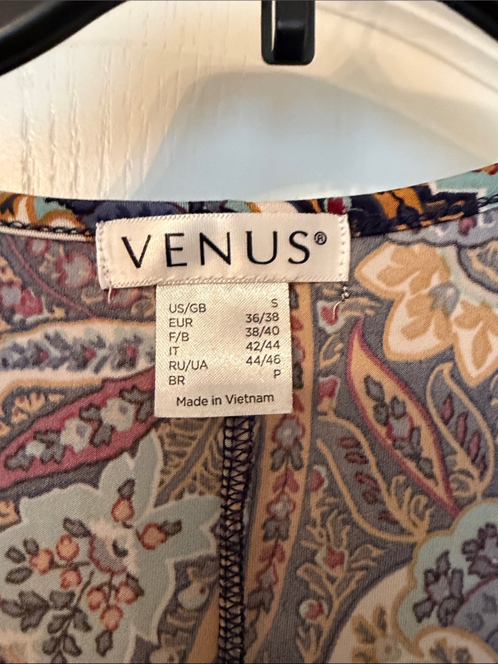 VENUS BOHO Multicolor Paisley Tie-Front cold shoulder Top - Picture 2 of 6